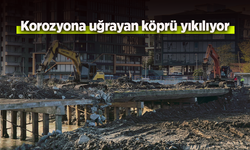 Korozyona uğrayan köprü yıkılıyor