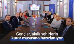 Gençler, akıllı şehirlerin karar masasına hazırlanıyor