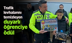 Trafik levhalarını temizleyen duyarlı öğrenciye ödül