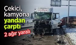Çekici, kamyona yandan çarptı; 2 ağır yaralı