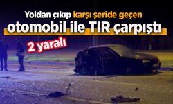 Yoldan çıkıp karşı şeride geçen otomobil ile TIR çarpıştı; 2 yaralı