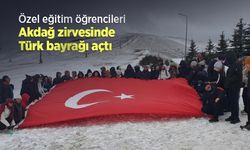 Özel eğitim öğrencileri Akdağ zirvesinde Türk bayrağı açtı
