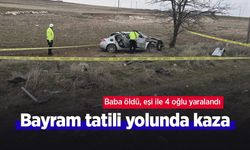 Bayram tatili yolunda kaza: Baba öldü, eşi ile 4 oğlu yaralandı