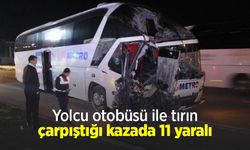 Yolcu otobüsü ile tırın çarpıştığı kazada 11 yaralı