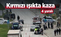 Kırmızı ışıkta kaza: 4 yaralı
