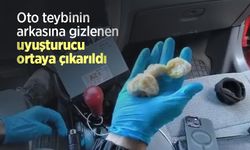 Oto teybinin arkasına gizlenen uyuşturucu ortaya çıkarıldı