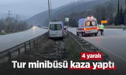 Tur minibüsü kaza yaptı: 4 yaralı
