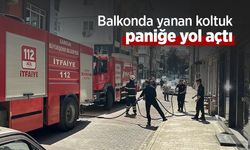 Balkonda yanan koltuk paniğe yol açtı