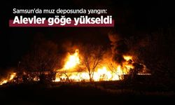 Samsun'da muz deposunda yangın: Alevler göğe yükseldi