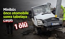 Minibüs önce otomobile sonra tabelaya çarptı: 1 ölü