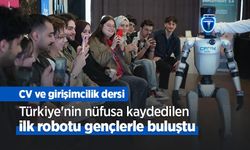 Türkiye'nin nüfusa kaydedilen ilk robotu gençlerle buluştu: CV ve girişimcilik dersi