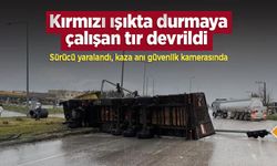 Kırmızı ışıkta durmaya çalışan tır devrildi: Sürücü yaralandı, kaza anı güvenlik kamerasında