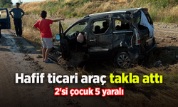 Hafif ticari araç takla attı: 2'si çocuk 5 yaralı