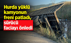 Hurda yüklü kamyonun freni patladı, sürücü faciayı önledi