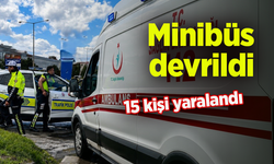 Minibüs devrildi, 15 kişi yaralandı