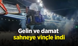 Gelin ve damat sahneye vinçle indi