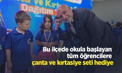 Bu ilçede okula başlayan tüm öğrencilere çanta ve kırtasiye seti hediye