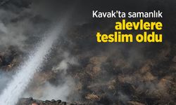 Kavak’ta samanlık alevlere teslim oldu: Kullanılamaz hale geldi