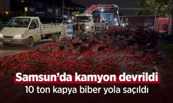 Samsun’da kamyon devrildi: 10 ton kapya biber yola saçıldı