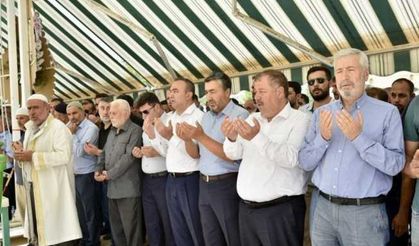 Kalp krizi geçiren akademisyen son yolculuğuna uğurlandı