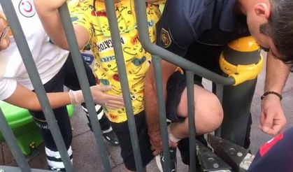 Bacağı kaydırak demirine sıkıştı, yardımına itfaiye ekipleri koştu