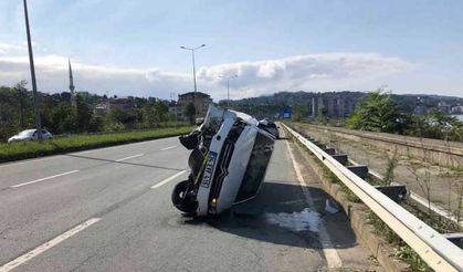 Rize’de park halindeki otomobile çarpıp takla attı: 2 yaralı