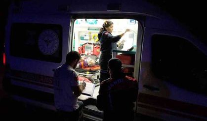 Traktöre çarparak yoldan çıktı: 3’ü ağır 6 yaralı