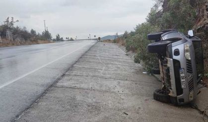 Antalya’da kontrolden çıkan kamyonet takla attı: 1 yaralı