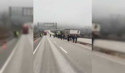 D100’de makaslayan tır yolu kapattı, kilometrelerce uzunlukta kuyruk oluştu