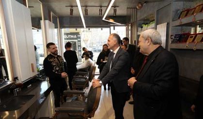 İnegöl Belediyesi tüm berberlere atık jilet kutusu dağıtıyor