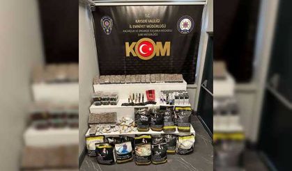 Sigara kaçakçıları polisten kaçamadı