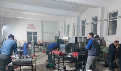 Aşkale’de depremzedeler için soba üretiliyor