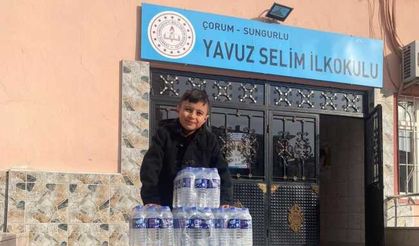 Harçlıkları ile aldığı su ve sütleri deprem bölgesine gönderdi