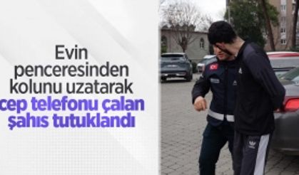 Evin penceresinden kolunu uzatarak cep telefonu çalan şahıs tutuklandı