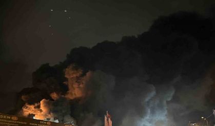 geri dönüşüm tesisindeki yangın dronla görüntülendi