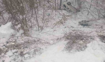 Kontrolden çıkan otomobil şarampole devrildi: 5 yaralı