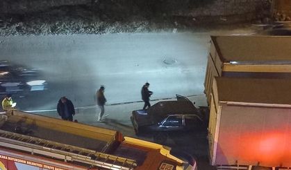 Otomobil park halindeki kamyona çarptı: 1 yaralı