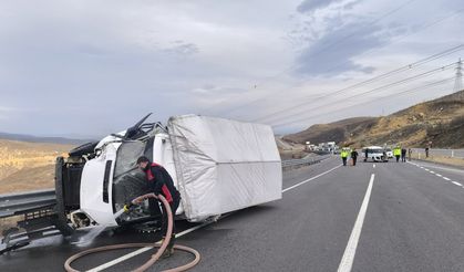 Kamyonet, hafif ticari araca çarptı: 4’ü jandarma 5 yaralı