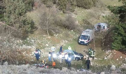 otomobil uçurma yuvarlandı: 2 ölü, 3 yaralı