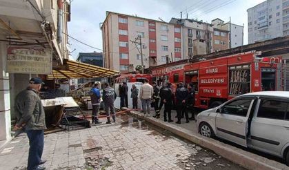 bir iş yerinde çıkan yangın paniğe neden oldu