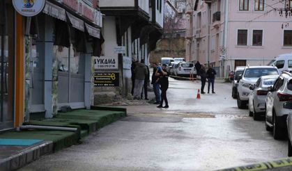 Apartmanda bulunan el bombası polisi alarma geçirdi