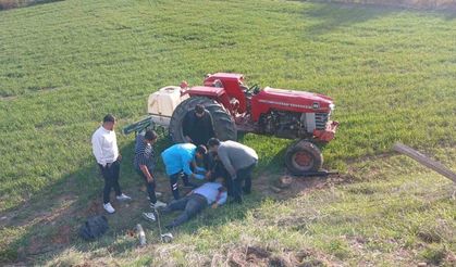 Devrilen traktörün altında kaldı, hastanede hayatını kaybetti