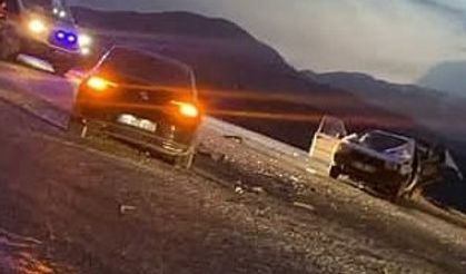 iki otomobil çarpıştı: 1 ölü, 3 yaralı