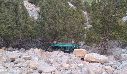 Otomobil dağ yolunda uçuruma yuvarlandı: 5 yaralı