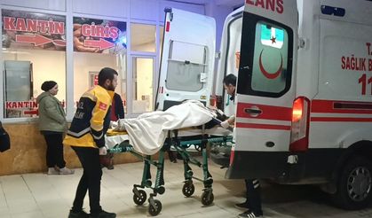 iki araç kavşakta çarpıştı: 3 yaralı