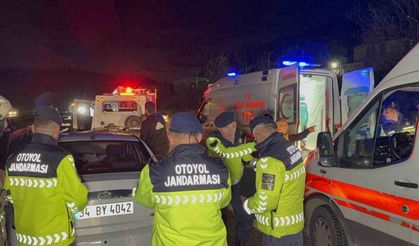 Yaralı sürücü özel eşyası için ambulanstan indi