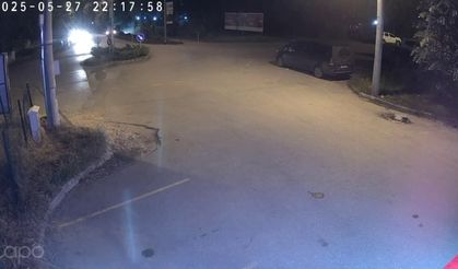 Kavşakta drift yapan otomobil ağaca çarptı: 3 yaralı