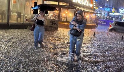 sağanak etkili oldu, yollar sular altında kaldı, sürücüler mahsur kaldı