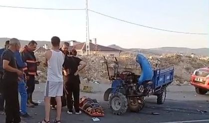 otomobil ile çapa motoru çarpıştı: 4 yaralı
