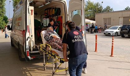 Otomobil kamyona çarptı: 4 yaralı